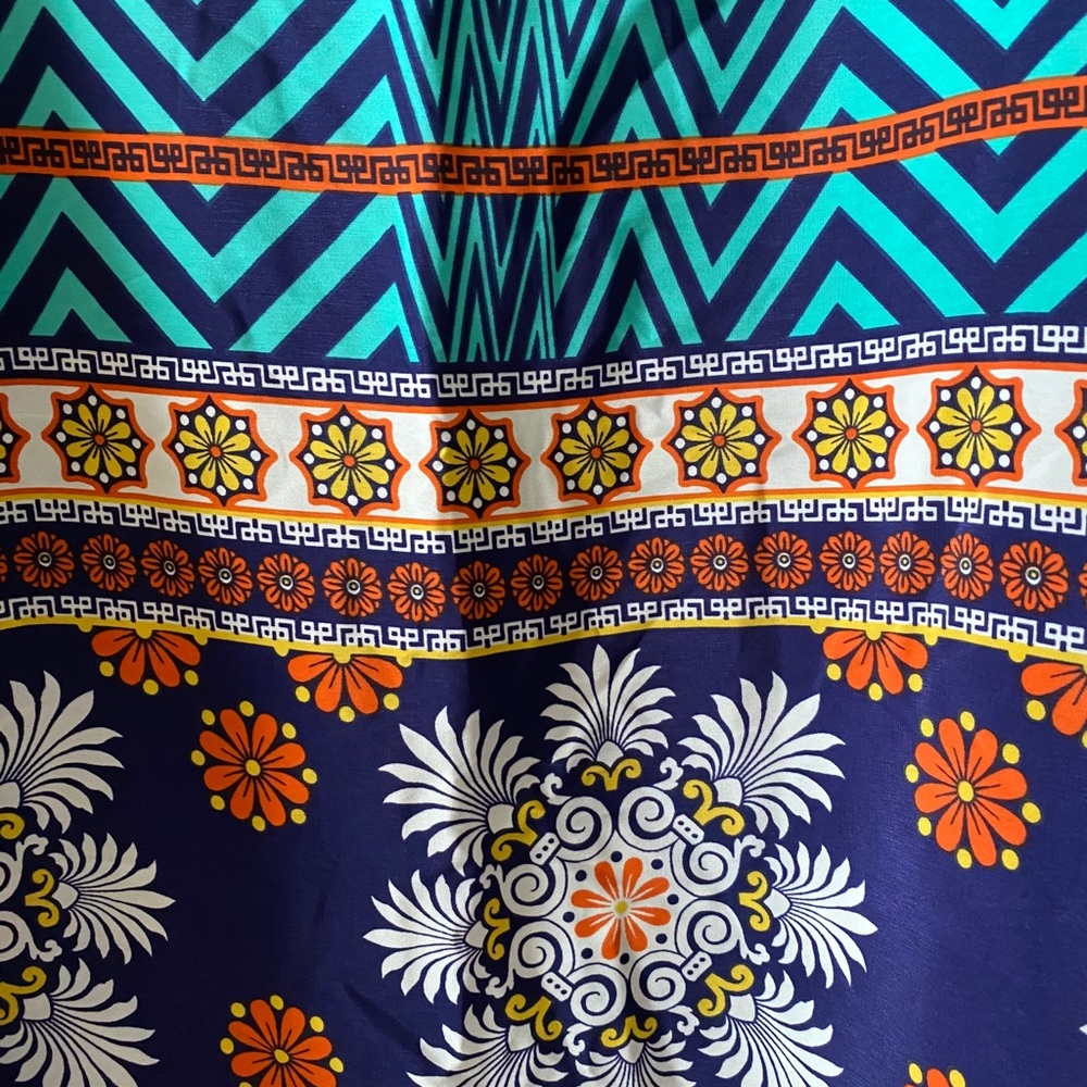Unique Printed Top - Picture 3 of 9